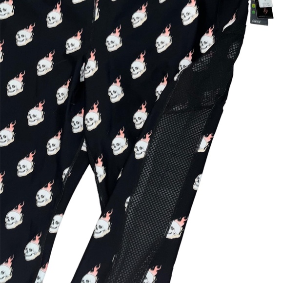 TORRID- Performance Core Mesh Side Inserts Active Leggings - Size: 5x - Picture 10 of 14